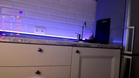 Snapshot of burnletitallburn chatting on 02/11/25, 04:33 Jessica online show from 02/11/25, 04:33