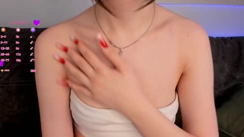 Snapshot of burnletitallburn chatting on 02/19/25, 05:05 Jessica online show from 02/19/25, 05:05