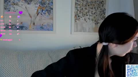 Snapshot of burnletitallburn chatting on 03/06/25, 01:37 Jessica online show from 03/06/25, 01:37