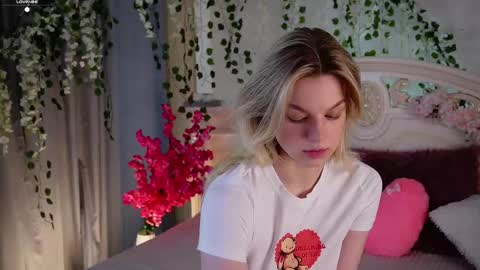 Snapshot of burnletitallburn chatting on 10/20/25, 02:06 Jessica online show from 10/20/25, 02:06