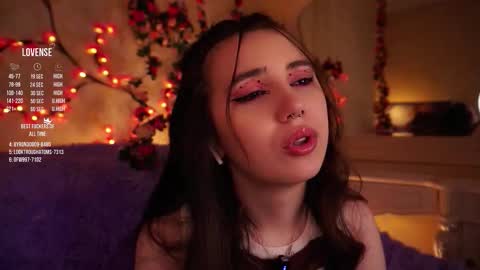 Snapshot of burnletitallburn chatting on 11/01/25, 03:52 Jessica online show from 11/01/25, 03:52