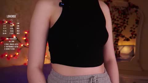 Snapshot of burnletitallburn chatting on 11/19/25, 02:44 Jessica online show from 11/19/25, 02:44