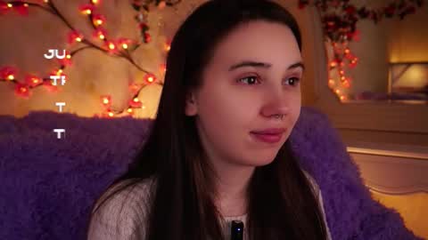 Snapshot of burnletitallburn chatting on 11/22/25, 03:27 Jessica online show from 11/22/25, 03:27