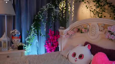 Snapshot of burnletitallburn chatting on 11/22/25, 03:33 Jessica online show from 11/22/25, 03:33