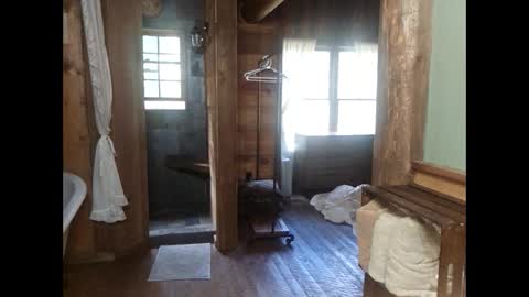 Snapshot of burntbuns710 chatting on 09/30/25, 06:46 LostSingledad online show from 09/30/25, 06:46