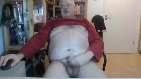 Snapshot of busibaer666 chatting on 12/14/24, 04:09 busi online show from 12/14/24, 04:09