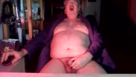 Snapshot of busibaer666 chatting on 01/10/25, 01:32 busi online show from 01/10/25, 01:32