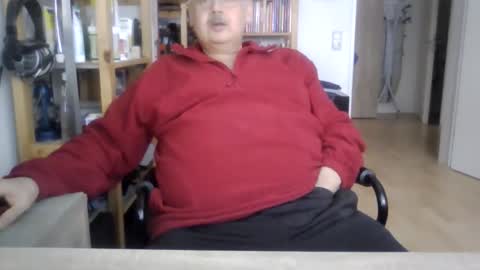Snapshot of busibaer666 chatting on 01/11/25, 11:45 busi online show from 01/11/25, 11:45