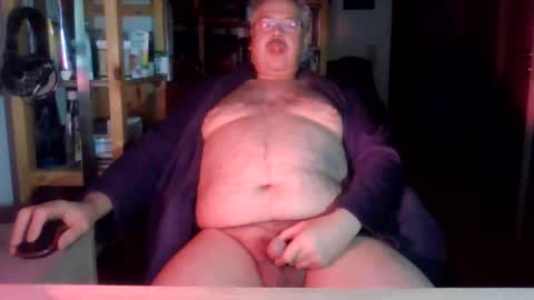 Snapshot of busibaer666 chatting on 01/18/25, 10:17 busi online show from 01/18/25, 10:17