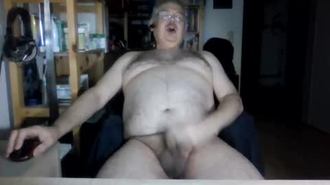 Snapshot of busibaer666 chatting on 01/28/25, 01:39 busi online show from 01/28/25, 01:39
