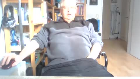 Snapshot of busibaer666 chatting on 02/23/25, 10:17 busi online show from 02/23/25, 10:17