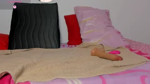 Snapshot of busty_bella_ chatting on 09/18/25, 12:18 Isabella online show from 09/18/25, 12:18