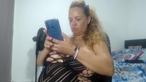 Snapshot of bustyamanda_ chatting on 02/21/25, 07:23 Amanda online show from 02/21/25, 07:23