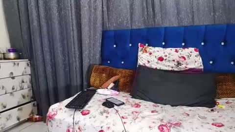 Snapshot of bustybmwx chatting on 10/27/25, 08:18 bustybmwx online show from 10/27/25, 08:18