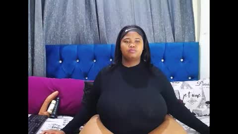 Snapshot of bustybmwx chatting on 11/11/25, 12:10 bustybmwx online show from 11/11/25, 12:10