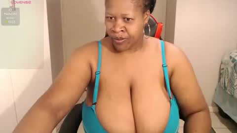 Snapshot of bustylisa85 chatting on 12/15/24, 03:13 lisa online show from 12/15/24, 03:13