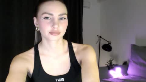 Snapshot of butterflys_ chatting on 02/28/25, 10:17 Lauren online show from 02/28/25, 10:17