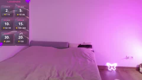 Snapshot of butterflys_ chatting on 09/11/25, 05:57 Lauren online show from 09/11/25, 05:57