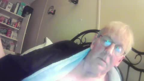 Snapshot of buttless1960 chatting on 10/24/25, 07:38 buttless1960 online show from 10/24/25, 07:38