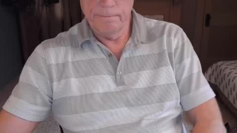 Snapshot of buttnakedfun954737 chatting on 12/20/24, 06:13 Miles online show from 12/20/24, 06:13