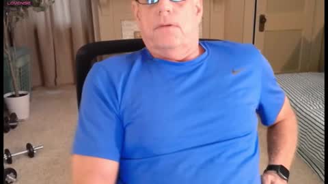 Snapshot of buttnakedfun954737 chatting on 10/10/25, 04:50 Miles online show from 10/10/25, 04:50