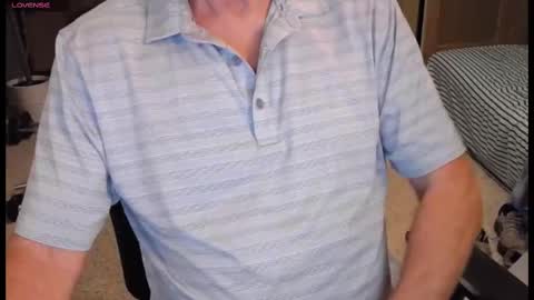 Snapshot of buttnakedfun954737 chatting on 11/19/25, 11:21 Miles online show from 11/19/25, 11:21