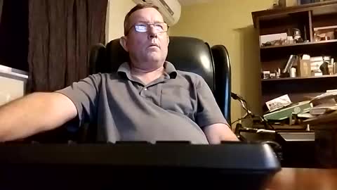 c001h4nd1uke online show from 11/21/25, 02:10