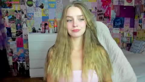 Snapshot of caaandy_girl chatting on 09/25/25, 05:38 Emily online show from 09/25/25, 05:38