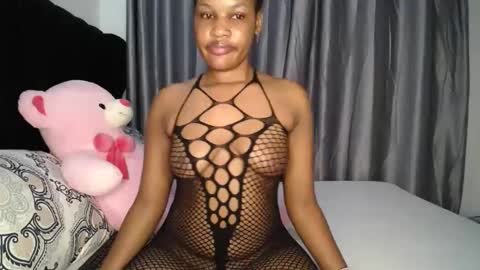 Snapshot of cadercey_kimmy01 chatting on 02/17/25, 09:19 EVA online show from 02/17/25, 09:19
