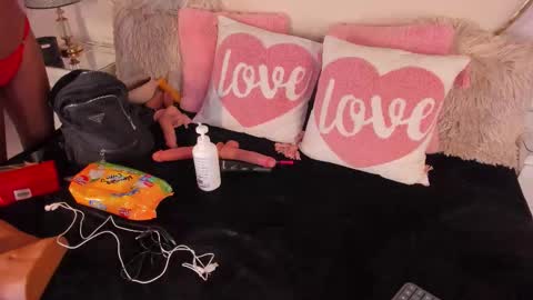 Cahitlin  online show from 11/19/25, 05:40