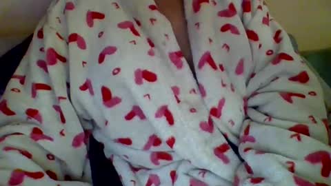 Snapshot of caligirl310r chatting on 12/17/24, 03:28 Caligurl Queen Head Fluffer In Charge Goddess of Cocktease Mistress of Holes online show from 12/17/24, 03:28