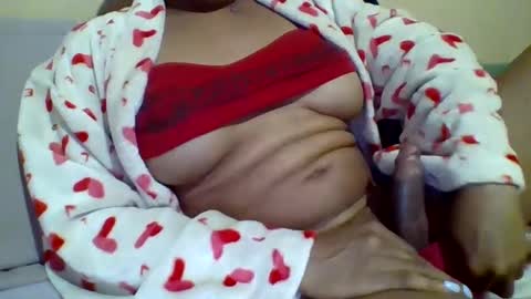 Snapshot of caligirl310r chatting on 01/18/25, 10:49 Caligurl Queen Head Fluffer In Charge Goddess of Cocktease Mistress of Holes online show from 01/18/25, 10:49