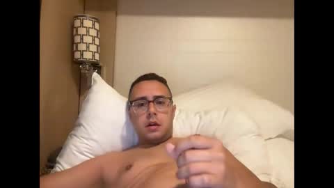 Snapshot of caliguyweo chatting on 10/23/25, 10:25 caliguyweo online show from 10/23/25, 10:25