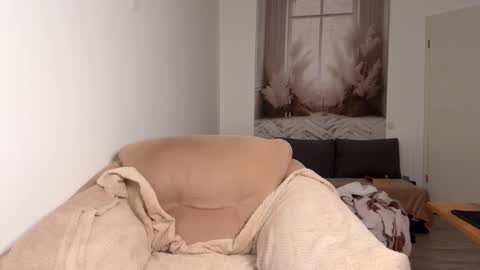 Snapshot of caliiie_of chatting on 10/13/25, 06:35 Caliiie of online show from 10/13/25, 06:35