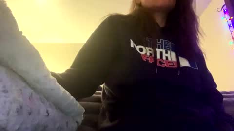 Snapshot of calishop1 chatting on 12/30/24, 02:09 calishop1 online show from 12/30/24, 02:09