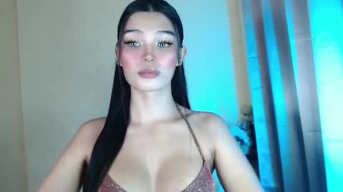 Snapshot of call_me__anna chatting on 12/07/24, 12:52 Anna online show from 12/07/24, 12:52