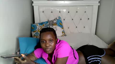 Snapshot of callmemonday chatting on 09/11/25, 08:20 Monday online show from 09/11/25, 08:20