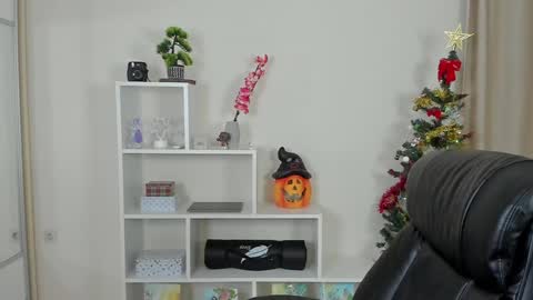 Snapshot of calvin_loves_you chatting on 12/10/24, 07:11 Hey I am Calvin online show from 12/10/24, 07:11