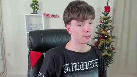 Snapshot of calvin_loves_you chatting on 12/28/24, 07:11 Hey I am Calvin online show from 12/28/24, 07:11