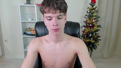 Snapshot of calvin_loves_you chatting on 12/29/24, 10:14 Hey I am Calvin online show from 12/29/24, 10:14