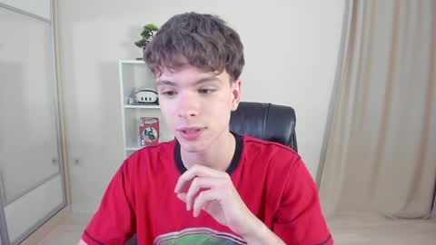Snapshot of calvin_loves_you chatting on 02/01/25, 07:13 Hey I am Calvin online show from 02/01/25, 07:13