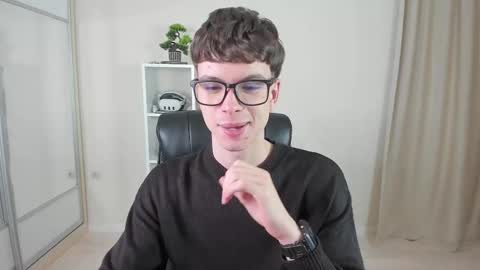 Snapshot of calvin_loves_you chatting on 02/12/25, 07:13 Hey I am Calvin online show from 02/12/25, 07:13
