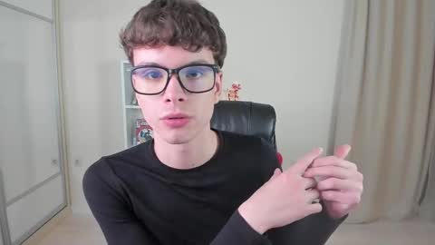 Snapshot of calvin_loves_you chatting on 02/18/25, 07:09 Hey I am Calvin online show from 02/18/25, 07:09