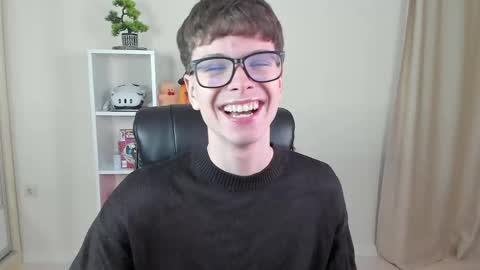Snapshot of calvin_loves_you chatting on 03/05/25, 07:06 Hey I am Calvin online show from 03/05/25, 07:06