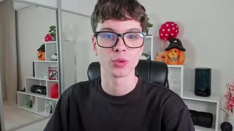 Snapshot of calvin_loves_you chatting on 03/11/25, 07:14 Hey I am Calvin online show from 03/11/25, 07:14