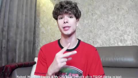 Snapshot of calvin_loves_you chatting on 09/16/25, 06:20 Hey I am Calvin online show from 09/16/25, 06:20
