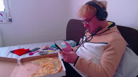 Calvinjohnlad online show from 02/17/25, 11:44