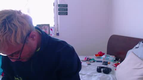 Calvinjohnlad online show from 02/18/25, 07:54