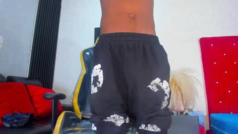 Snapshot of cam_brown chatting on 10/10/25, 04:33 online show from 10/10/25, 04:33