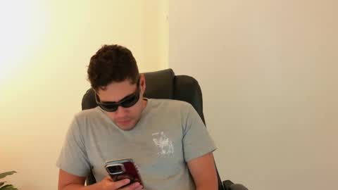 camara110 online show from 10/19/25, 07:36